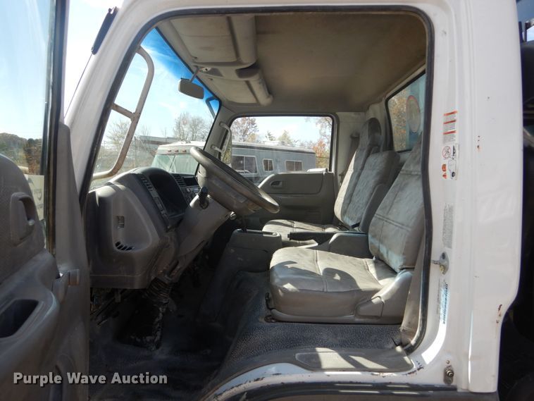 image for item DI1043 2006 Ford LCF  flatbed truck