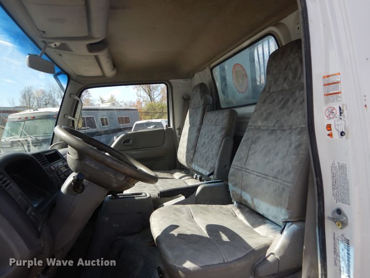 image for item DI1043 2006 Ford LCF  flatbed truck