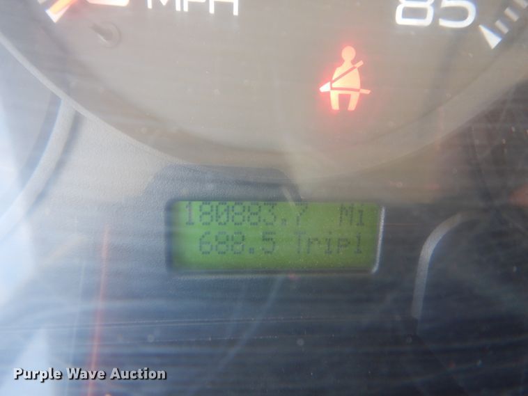 image for item DI1043 2006 Ford LCF  flatbed truck