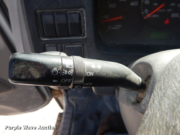 image for item DI1043 2006 Ford LCF  flatbed truck