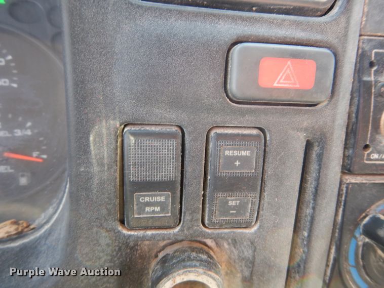 image for item DI1043 2006 Ford LCF  flatbed truck