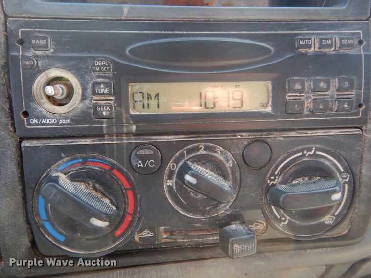 image for item DI1043 2006 Ford LCF  flatbed truck