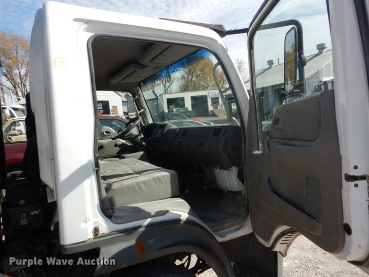 image for item DI1043 2006 Ford LCF  flatbed truck