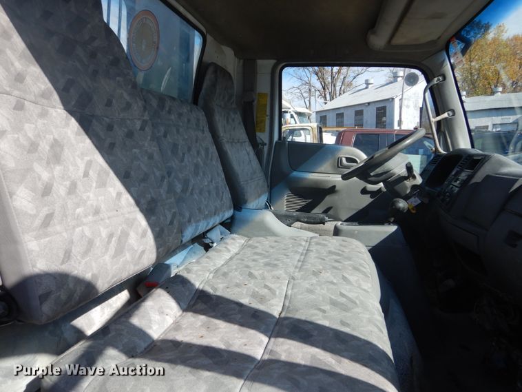 image for item DI1043 2006 Ford LCF  flatbed truck