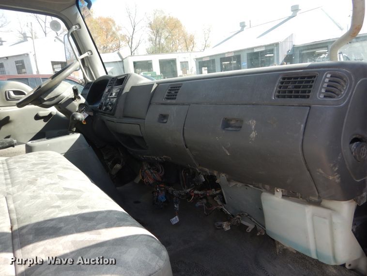 image for item DI1043 2006 Ford LCF  flatbed truck