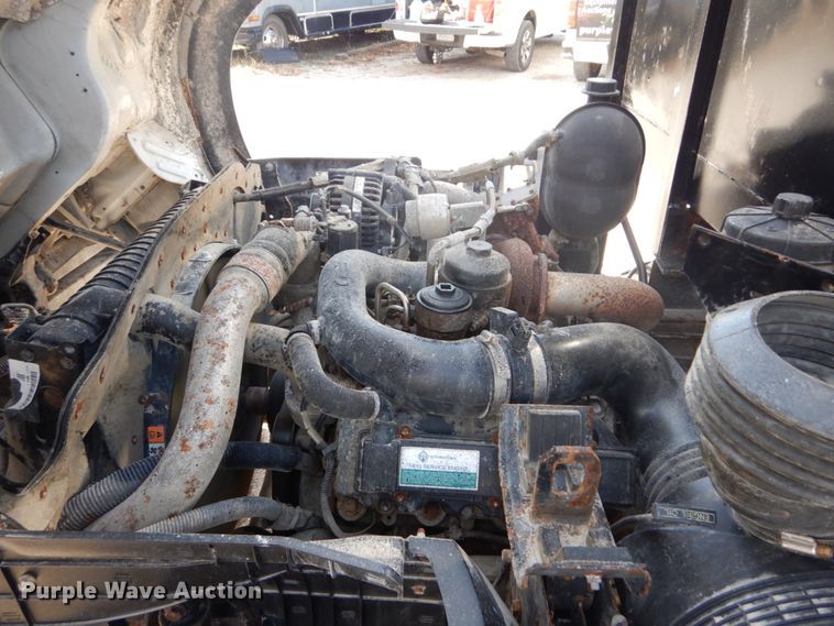 image for item DI1043 2006 Ford LCF  flatbed truck