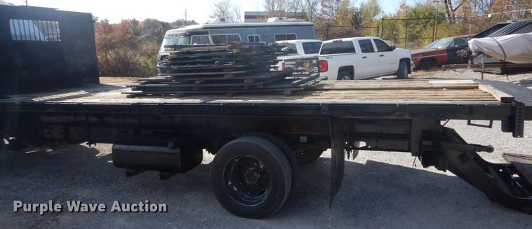 image for item DI1043 2006 Ford LCF  flatbed truck