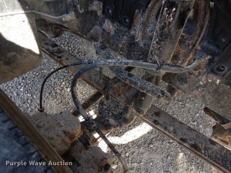 image for item DI1043 2006 Ford LCF  flatbed truck