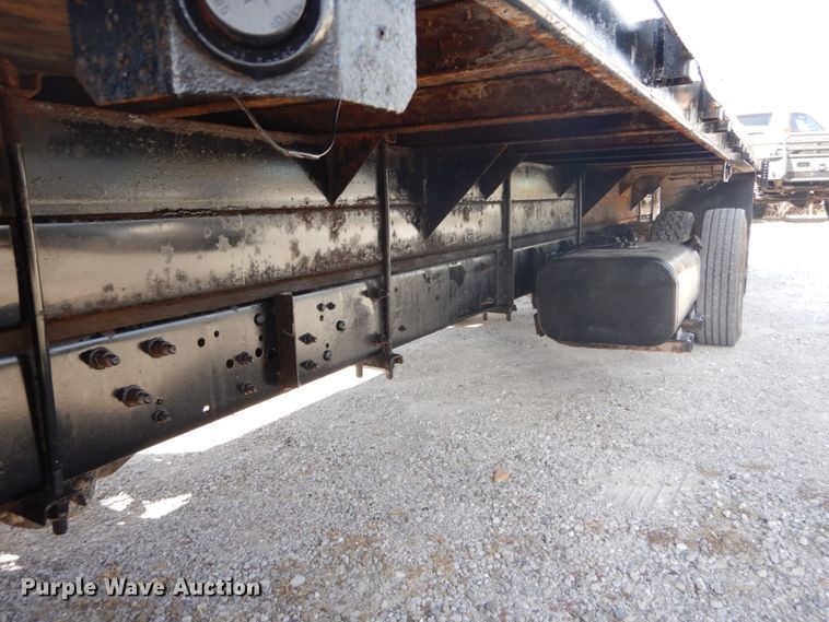 image for item DI1043 2006 Ford LCF  flatbed truck