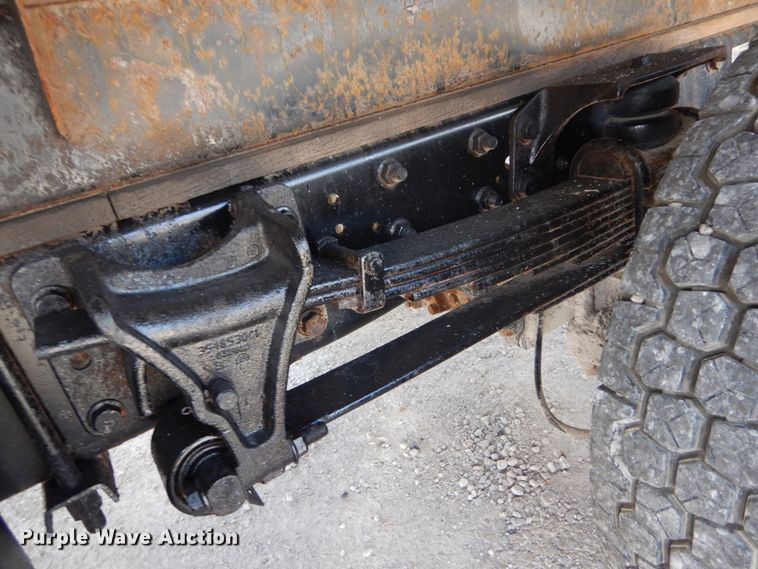 image for item DI1043 2006 Ford LCF  flatbed truck