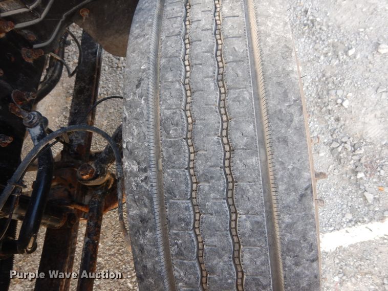 image for item DI1043 2006 Ford LCF  flatbed truck