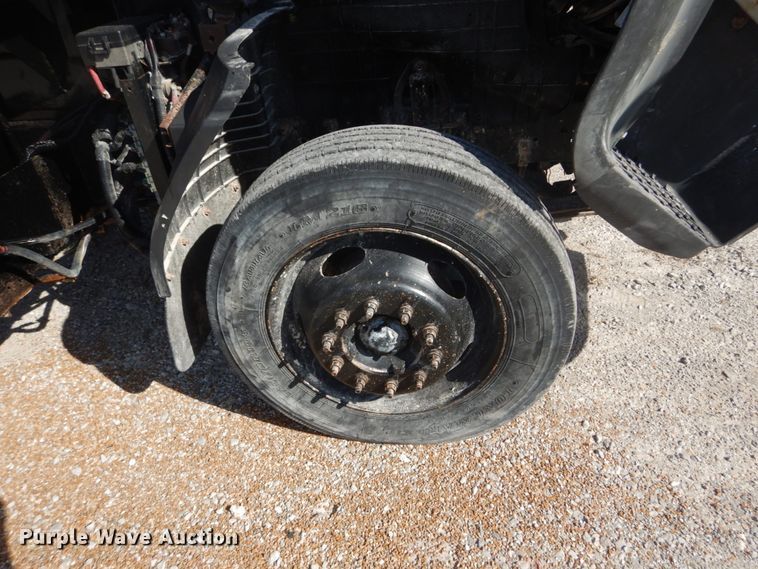 image for item DI1043 2006 Ford LCF  flatbed truck