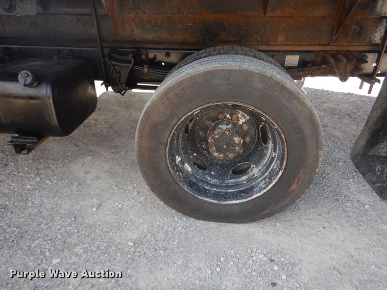 image for item DI1043 2006 Ford LCF  flatbed truck