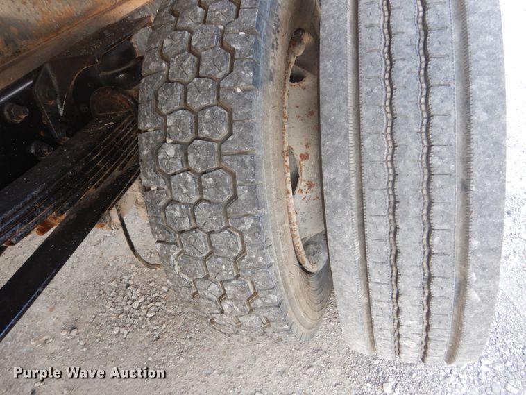 image for item DI1043 2006 Ford LCF  flatbed truck