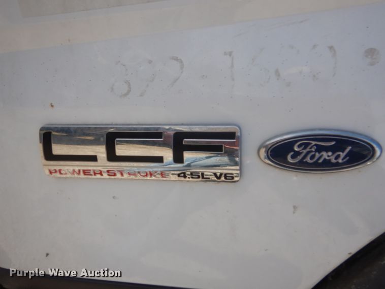 image for item DI1043 2006 Ford LCF  flatbed truck