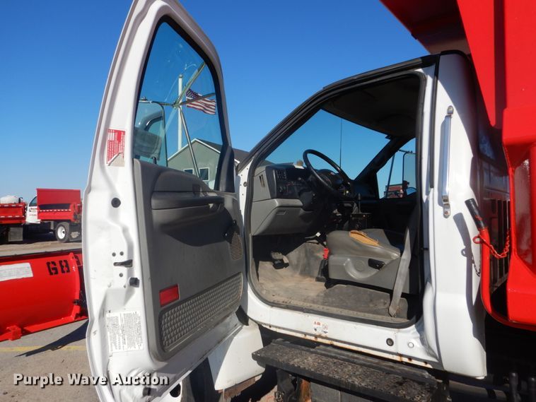 image for item DI1056 2005 Ford F750 Super Duty XL  dump truck