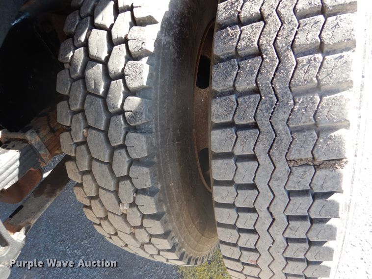 image for item DI1056 2005 Ford F750 Super Duty XL  dump truck