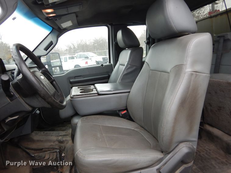 image for item DI1064 2014 Ford F550 Super Duty XL  utility truck with crane