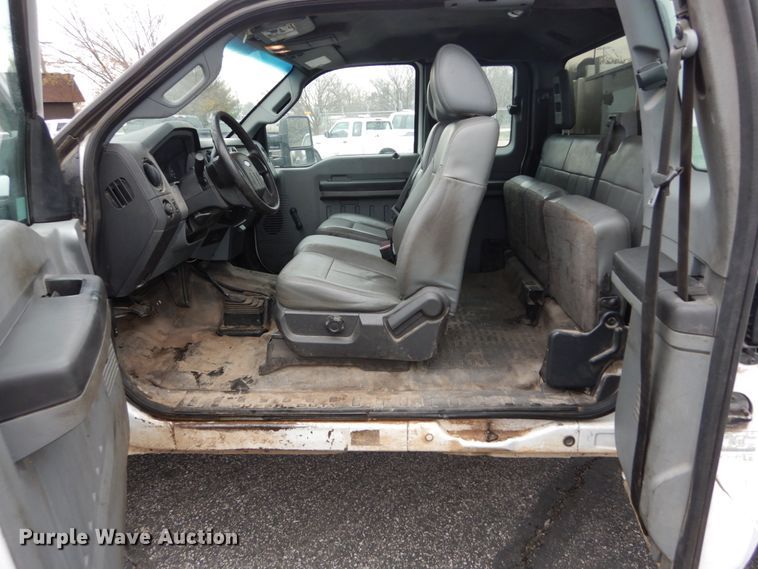 image for item DI1064 2014 Ford F550 Super Duty XL  utility truck with crane