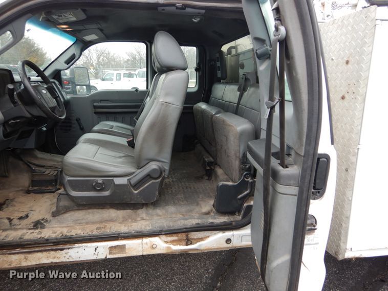 image for item DI1064 2014 Ford F550 Super Duty XL  utility truck with crane