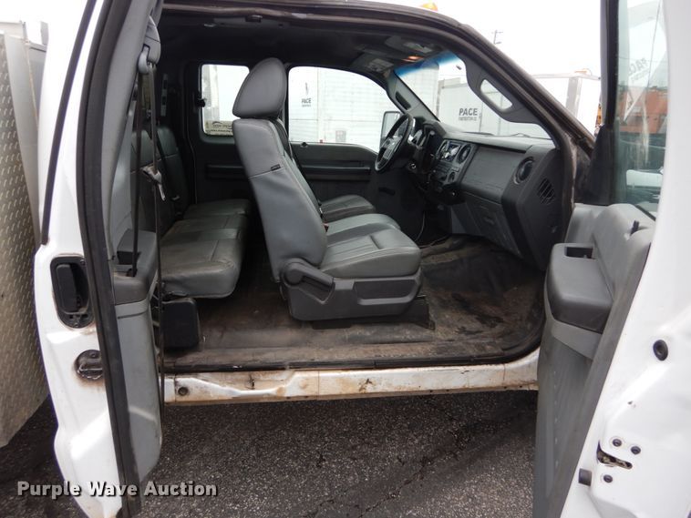 image for item DI1064 2014 Ford F550 Super Duty XL  utility truck with crane