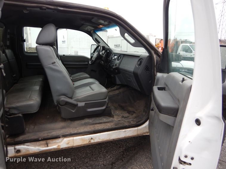 image for item DI1064 2014 Ford F550 Super Duty XL  utility truck with crane