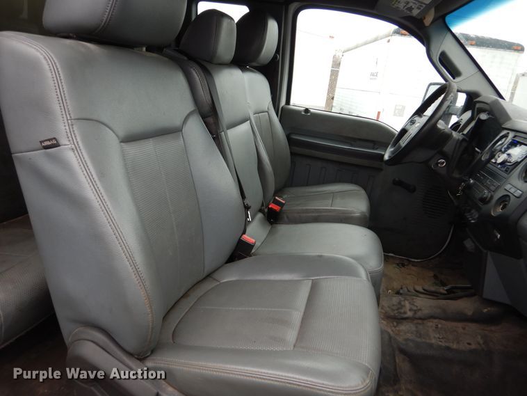 image for item DI1064 2014 Ford F550 Super Duty XL  utility truck with crane