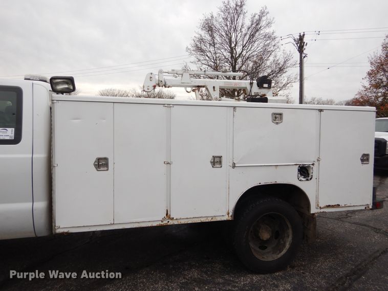 image for item DI1064 2014 Ford F550 Super Duty XL  utility truck with crane