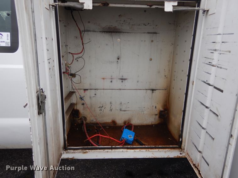 image for item DI1064 2014 Ford F550 Super Duty XL  utility truck with crane