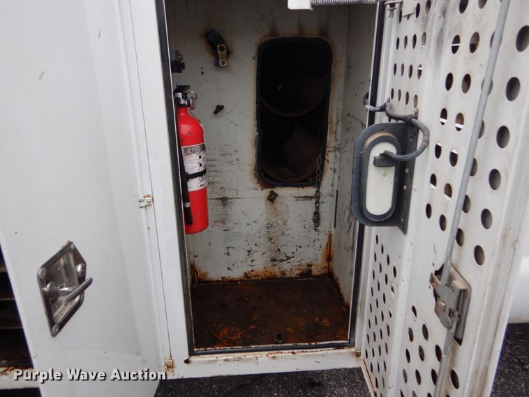 image for item DI1064 2014 Ford F550 Super Duty XL  utility truck with crane