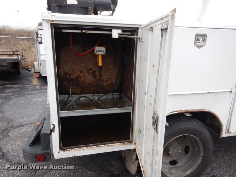 image for item DI1064 2014 Ford F550 Super Duty XL  utility truck with crane