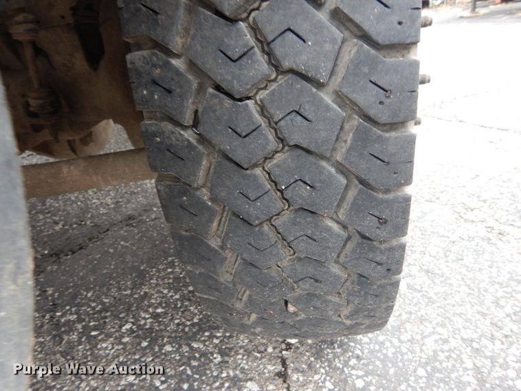 image for item DI1064 2014 Ford F550 Super Duty XL  utility truck with crane