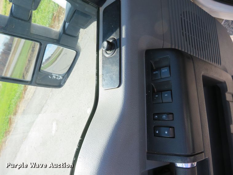 image for item DI3856 2014 Ford F250 Super Duty XL  Crew Cab flatbed pickup truck