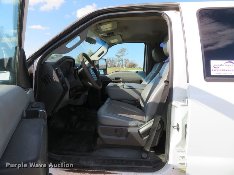 image for item DI3856 2014 Ford F250 Super Duty XL  Crew Cab flatbed pickup truck