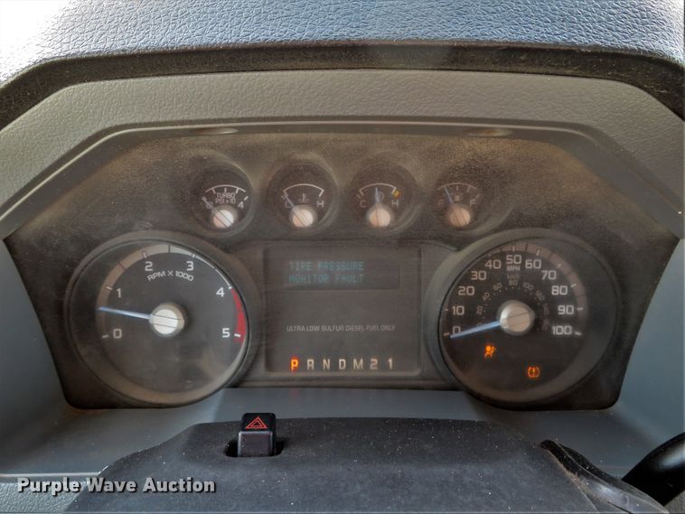 image for item DI3856 2014 Ford F250 Super Duty XL  Crew Cab flatbed pickup truck