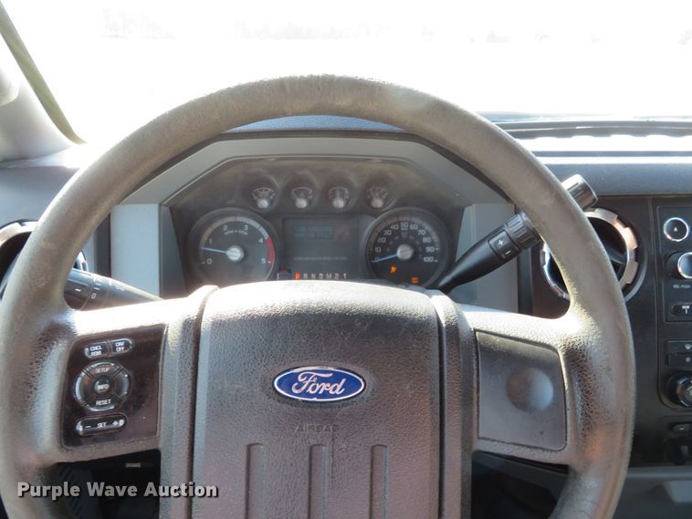 image for item DI3856 2014 Ford F250 Super Duty XL  Crew Cab flatbed pickup truck