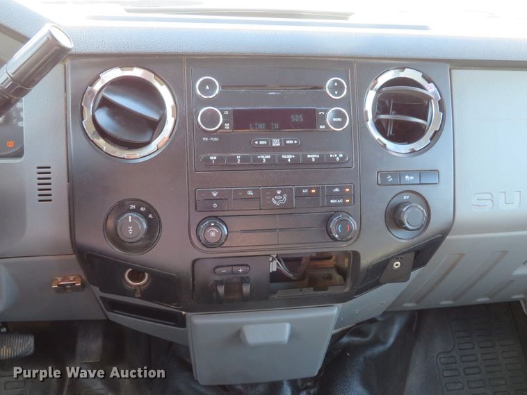 image for item DI3856 2014 Ford F250 Super Duty XL  Crew Cab flatbed pickup truck