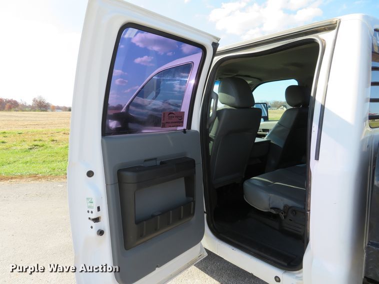 image for item DI3856 2014 Ford F250 Super Duty XL  Crew Cab flatbed pickup truck