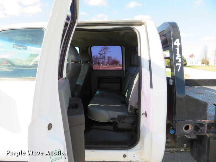 image for item DI3856 2014 Ford F250 Super Duty XL  Crew Cab flatbed pickup truck