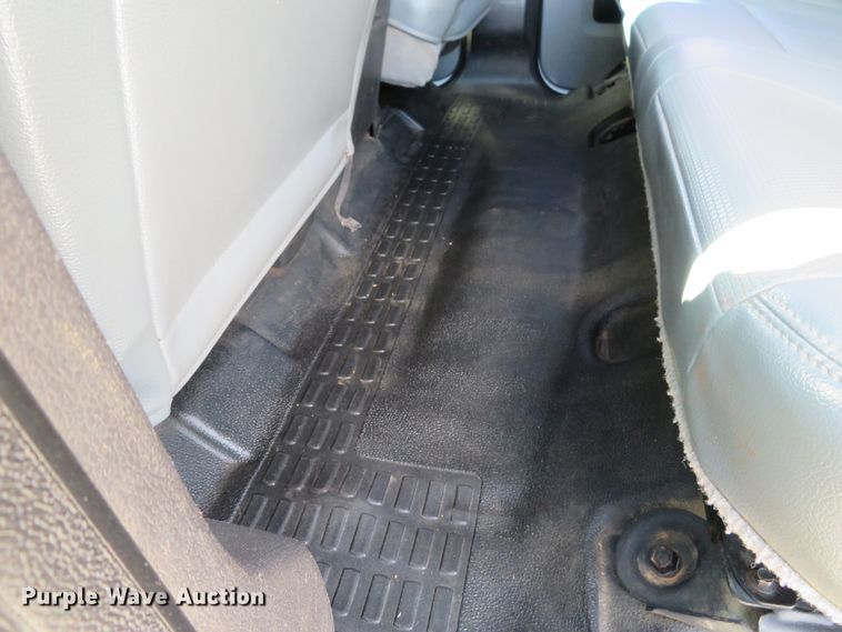 image for item DI3856 2014 Ford F250 Super Duty XL  Crew Cab flatbed pickup truck