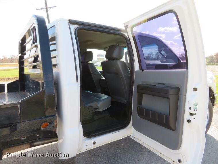 image for item DI3856 2014 Ford F250 Super Duty XL  Crew Cab flatbed pickup truck