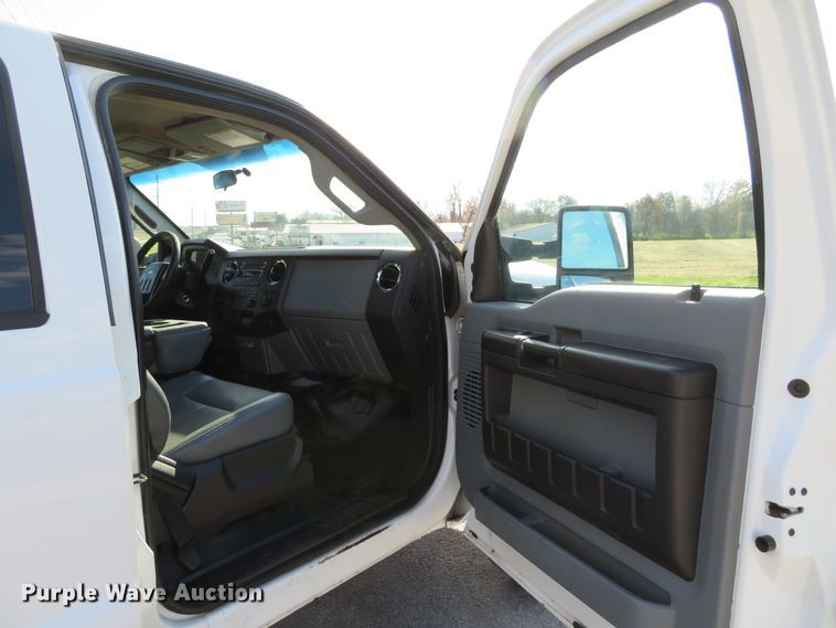 image for item DI3856 2014 Ford F250 Super Duty XL  Crew Cab flatbed pickup truck