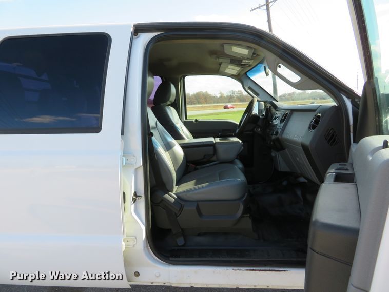 image for item DI3856 2014 Ford F250 Super Duty XL  Crew Cab flatbed pickup truck