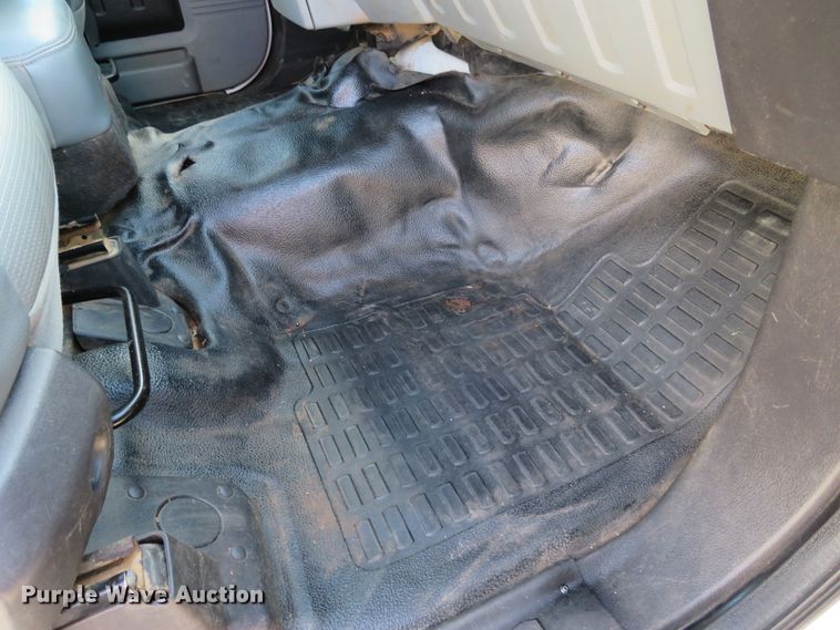 image for item DI3856 2014 Ford F250 Super Duty XL  Crew Cab flatbed pickup truck