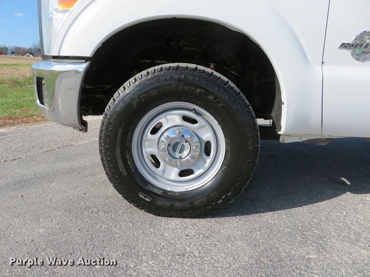 image for item DI3856 2014 Ford F250 Super Duty XL  Crew Cab flatbed pickup truck