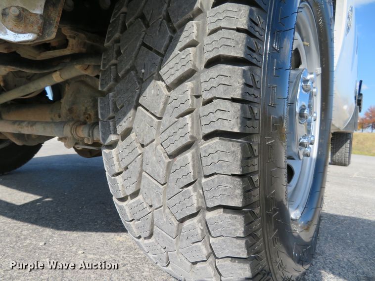 image for item DI3856 2014 Ford F250 Super Duty XL  Crew Cab flatbed pickup truck