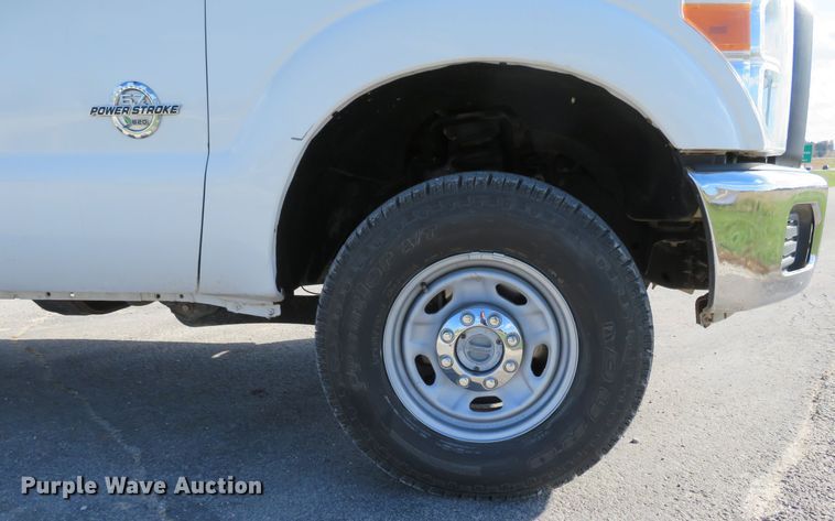 image for item DI3856 2014 Ford F250 Super Duty XL  Crew Cab flatbed pickup truck