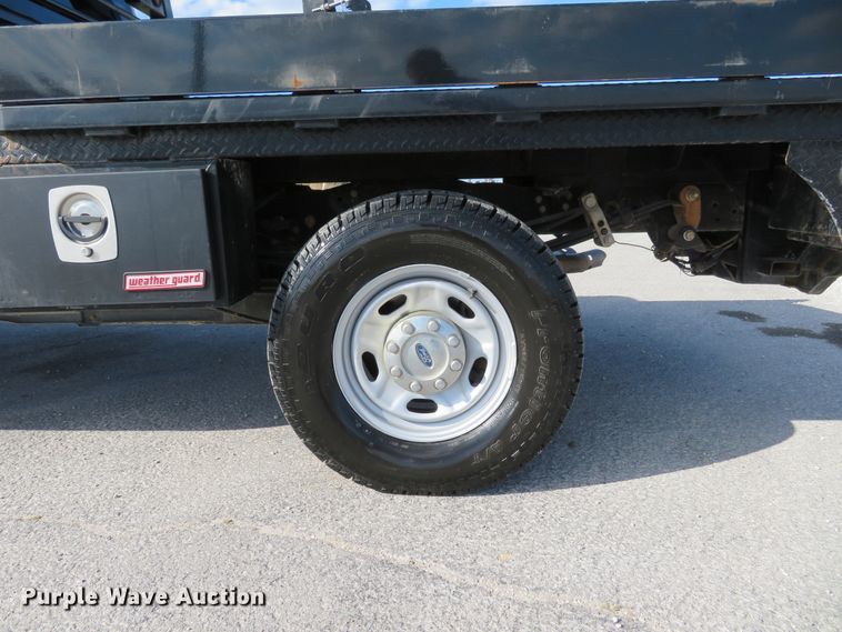 image for item DI3856 2014 Ford F250 Super Duty XL  Crew Cab flatbed pickup truck