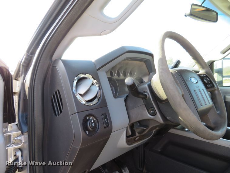 image for item DI3860 2011 Ford F250 Super Duty XLT  Crew Cab pickup truck