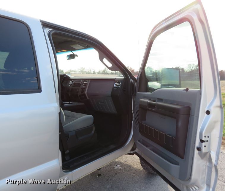image for item DI3860 2011 Ford F250 Super Duty XLT  Crew Cab pickup truck